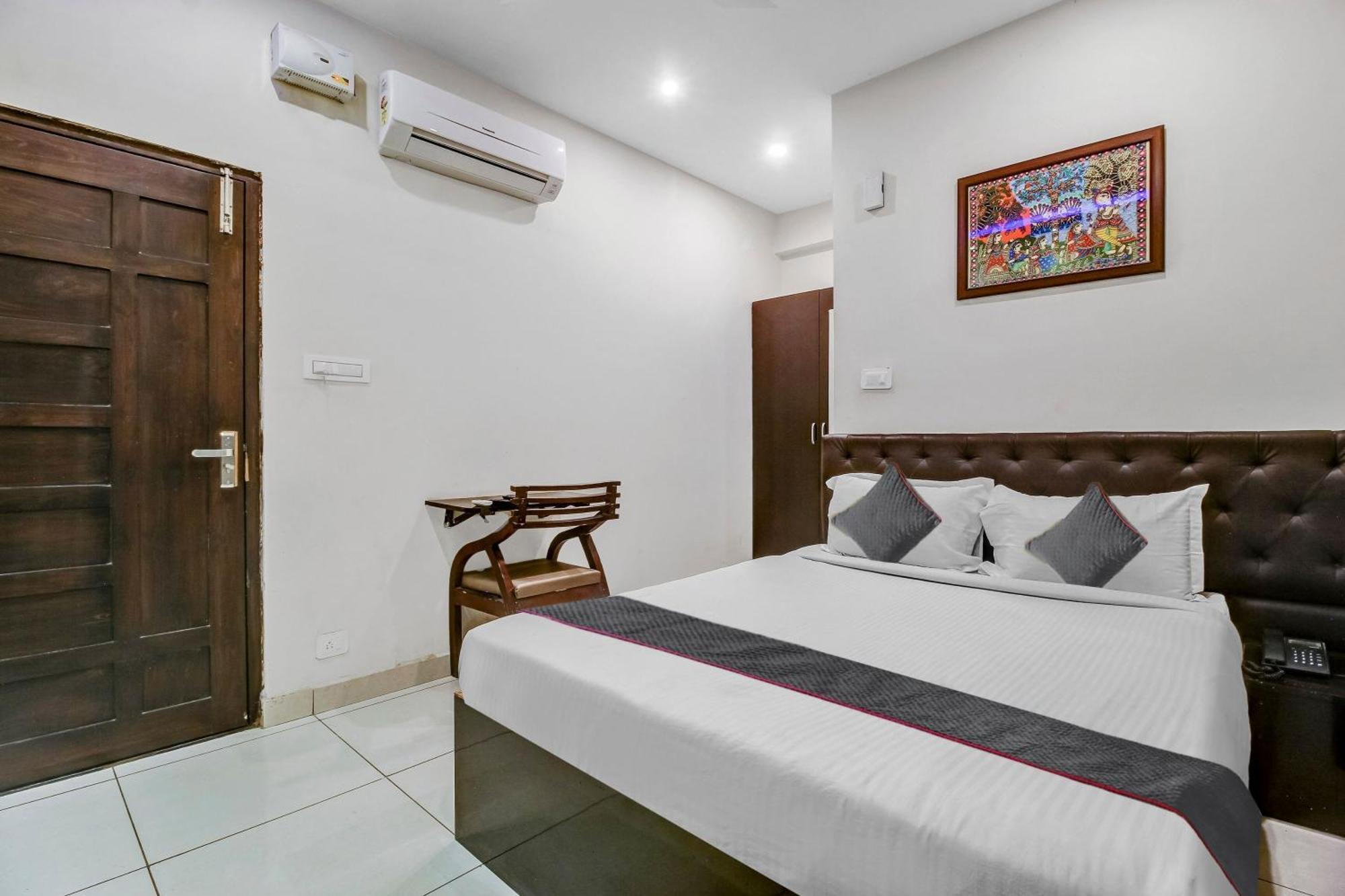 Collection O Galaxy Suites Hyderabad Exterior photo